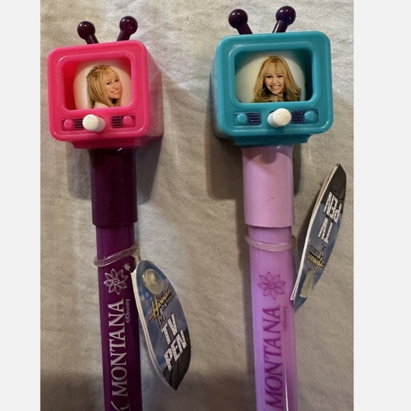 Hannah Montana Miley Cyrus Disney Stationary Set, Two T.V. Pens, and Stickers - Picture 6 of 10
